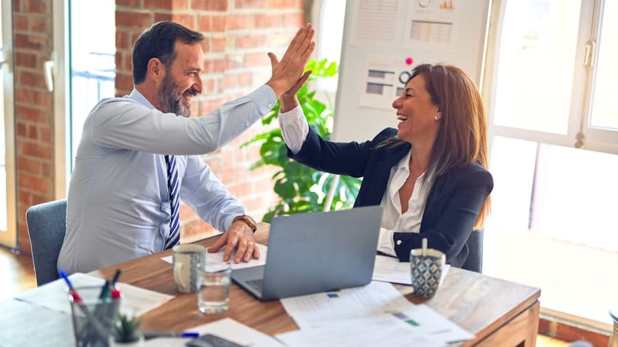 An AI assistant offering real-time feedback as a manager writes a review